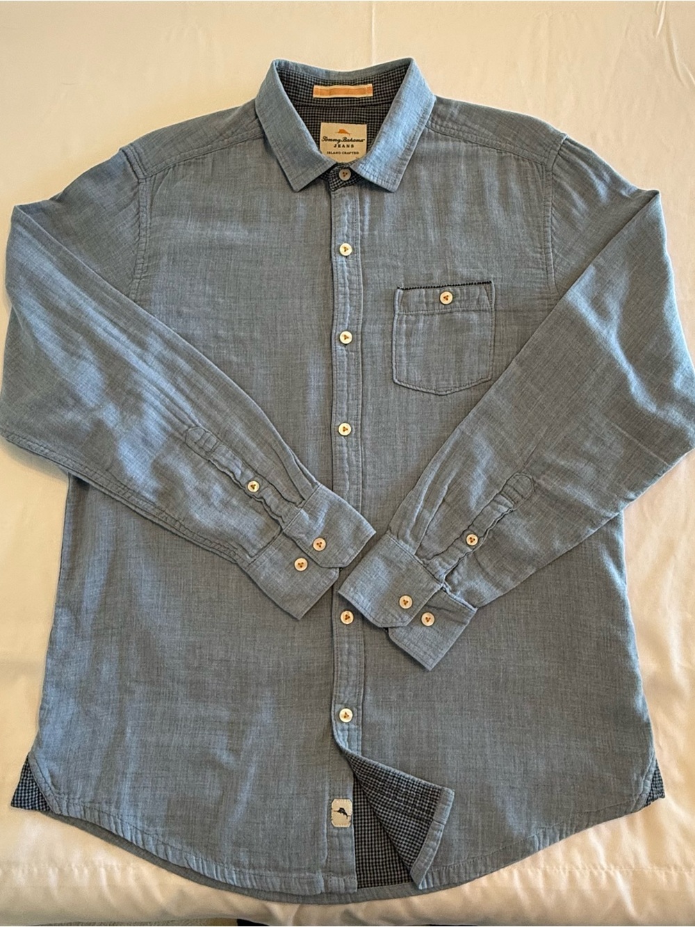 Tommy Bahama Men's Chambray Blue Long-Sleeve Button-Down Shirt.  Size M